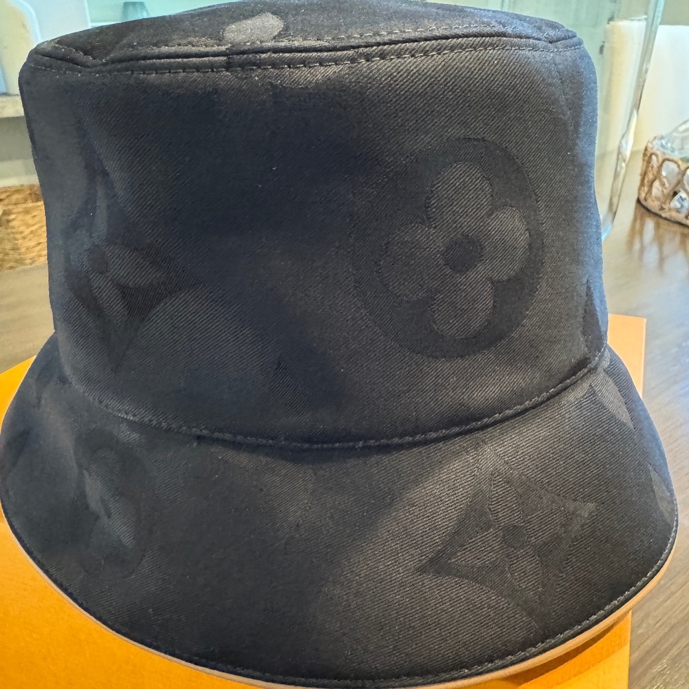 LOUIS VUITTON Bucket Hat Daily Glam Black Beige M7164M MED - Picture 3 of 13